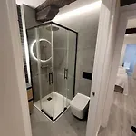 Piso Boutique A Un Minuto Del Casco Viejo *
